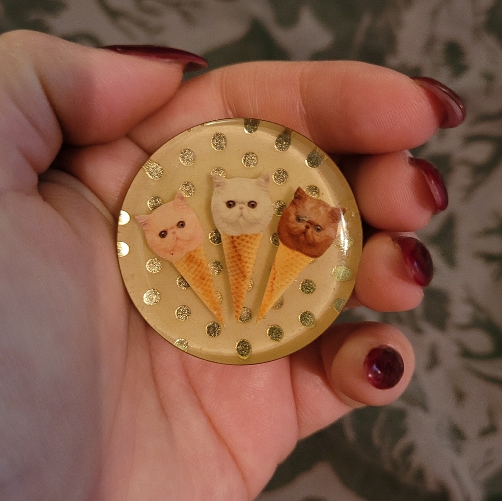 Quirky cute kitty cat resin ring